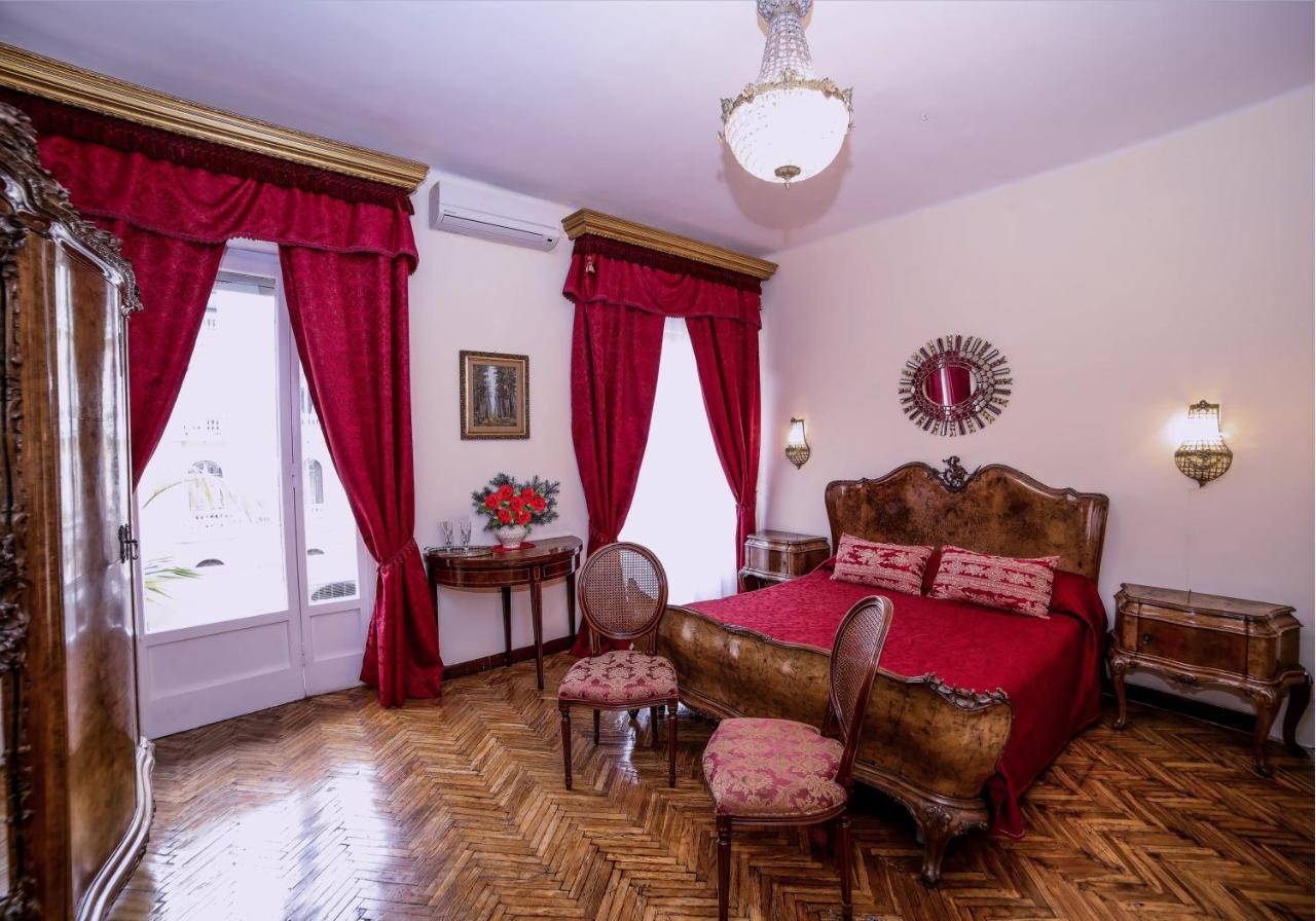 Well Come - Palazzo Reale Hotel เนเปิลส์ ภายนอก รูปภาพ